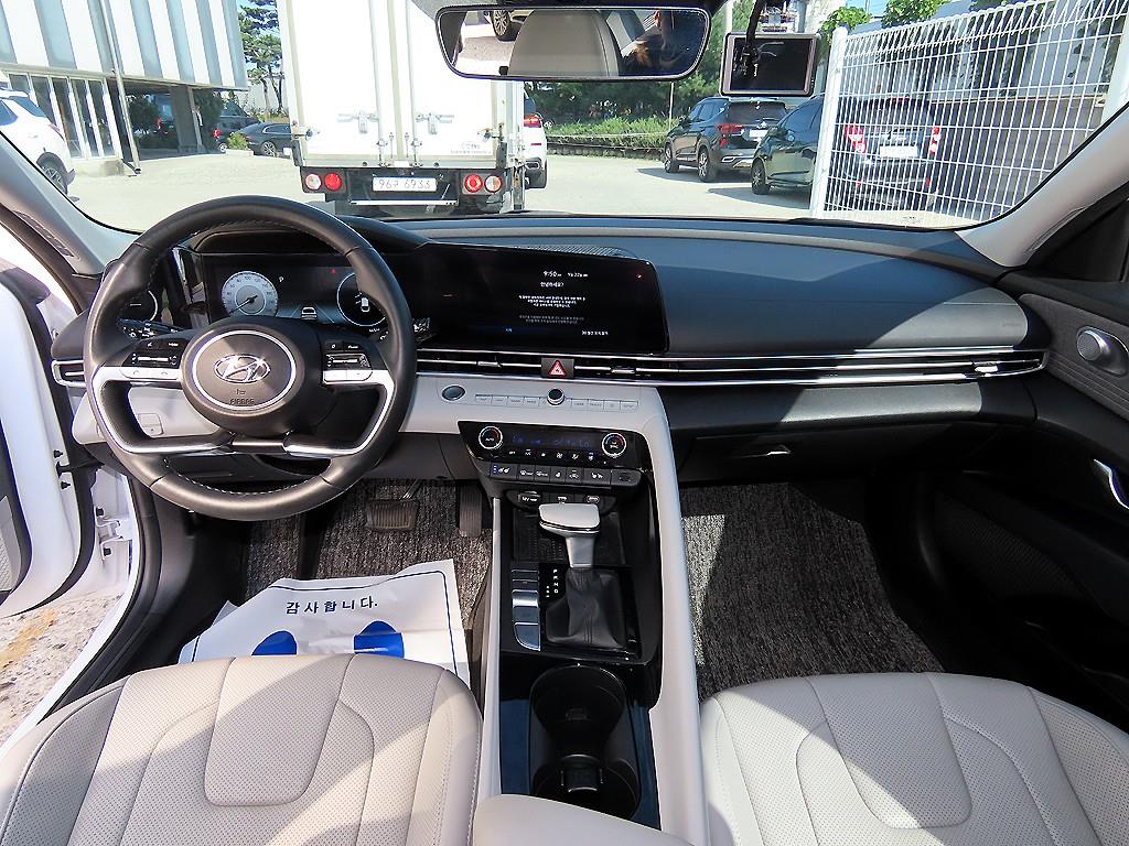 Hyundai Avante — photo 07