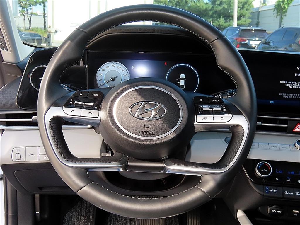 Hyundai Avante — photo 08