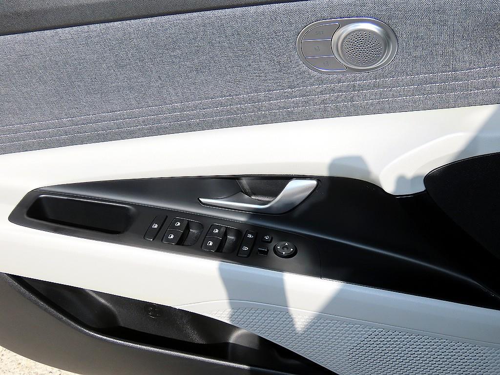 Hyundai Avante — photo 11