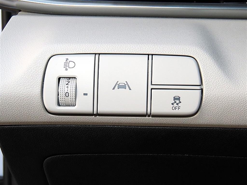 Hyundai Avante — photo 12