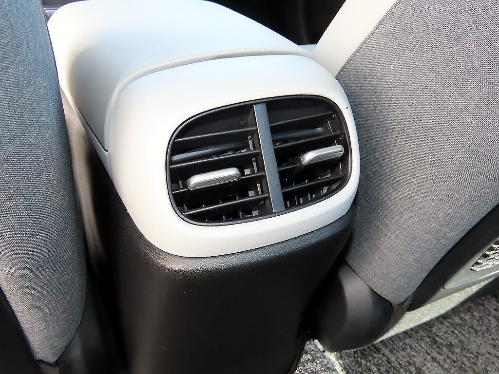 Hyundai Avante — photo 18