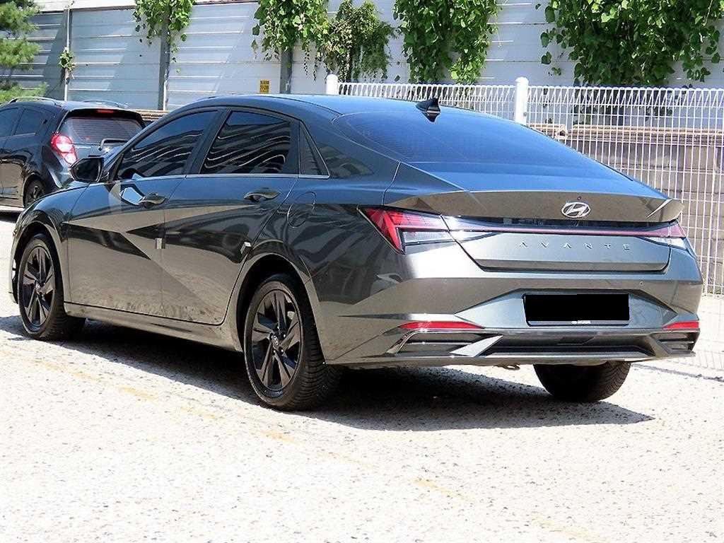 Hyundai Avante — photo 03