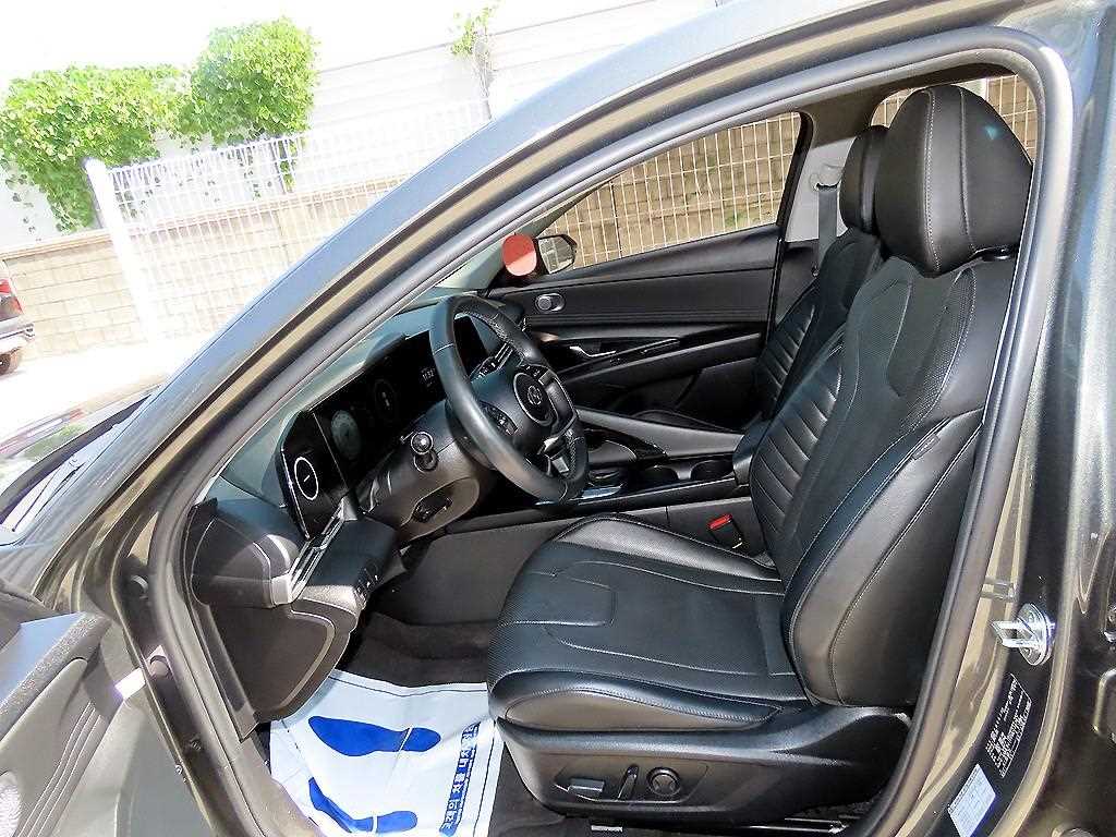 Hyundai Avante — photo 05
