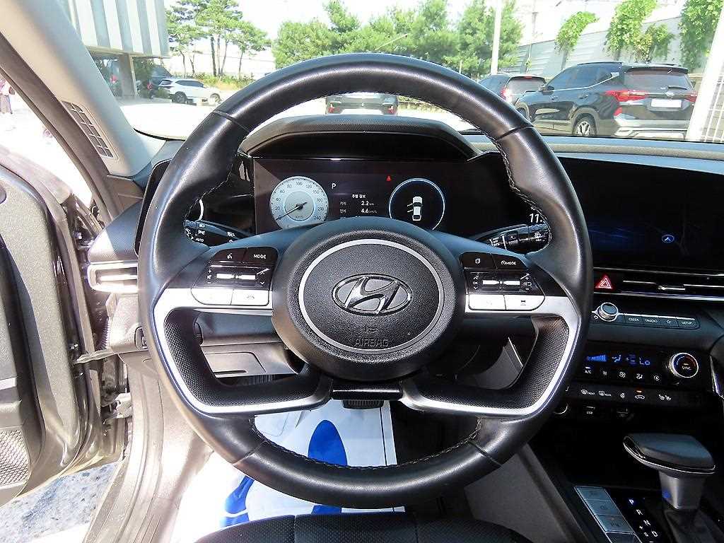 Hyundai Avante — photo 08