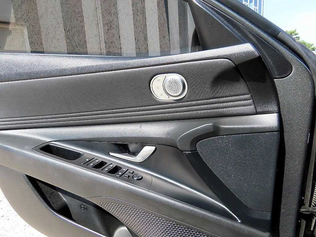 Hyundai Avante — photo 11