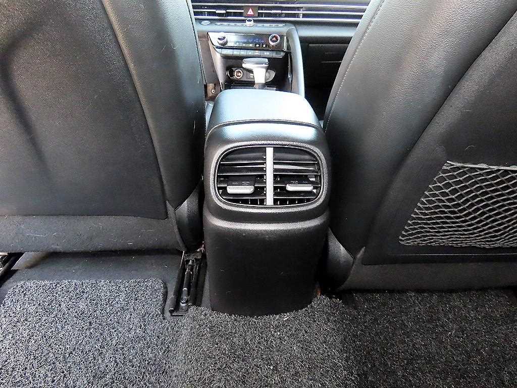 Hyundai Avante — photo 18