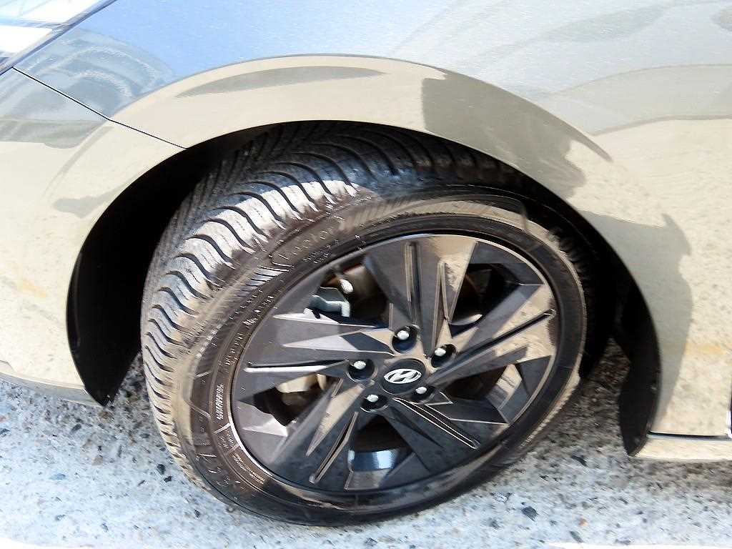 Hyundai Avante — photo 20