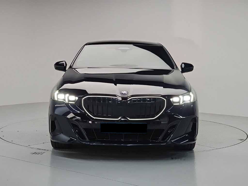 BMW i5 — photo 02
