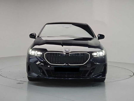 BMW i5 — photo 02