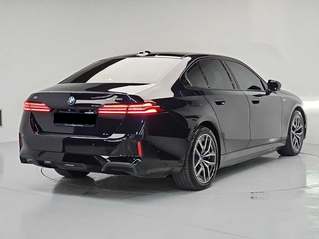 BMW i5 — photo 04