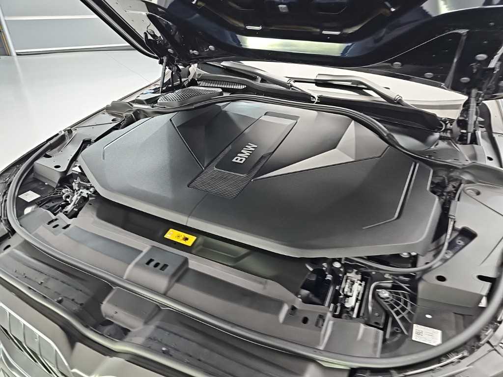 BMW i5 — photo 05