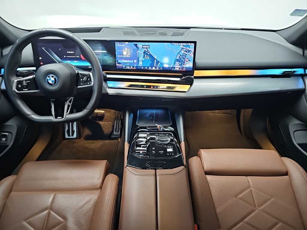 BMW i5 — photo 07