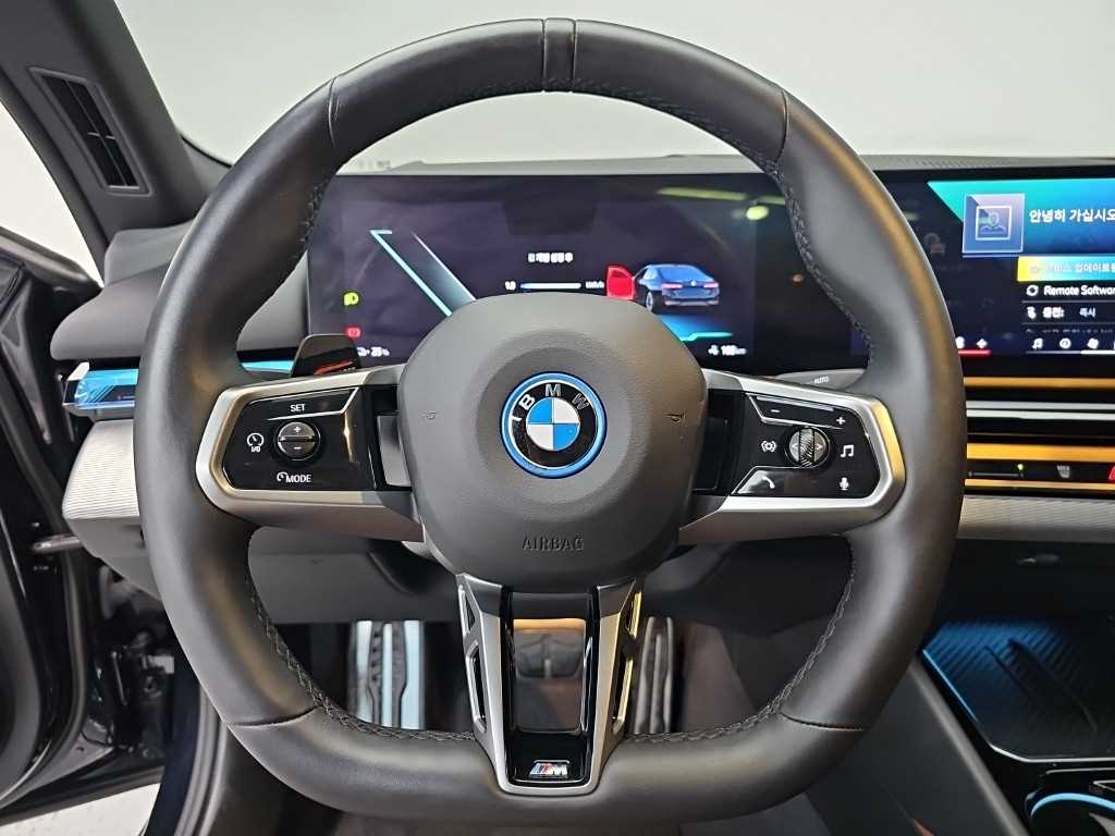 BMW i5 — photo 09