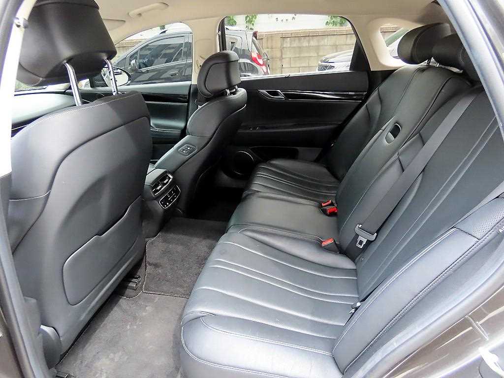 Genesis G80 — photo 06