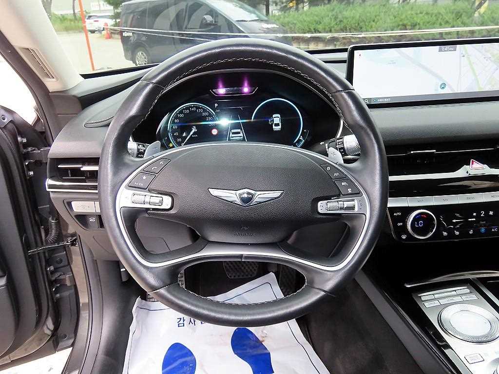 Genesis G80 — photo 08