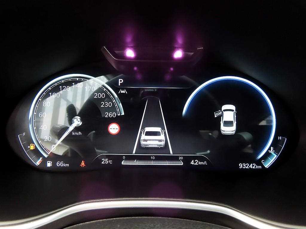Genesis G80 — photo 09
