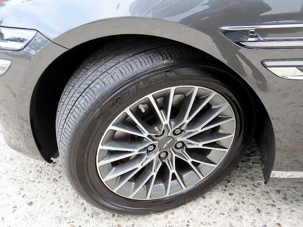 Genesis G80 — photo 20