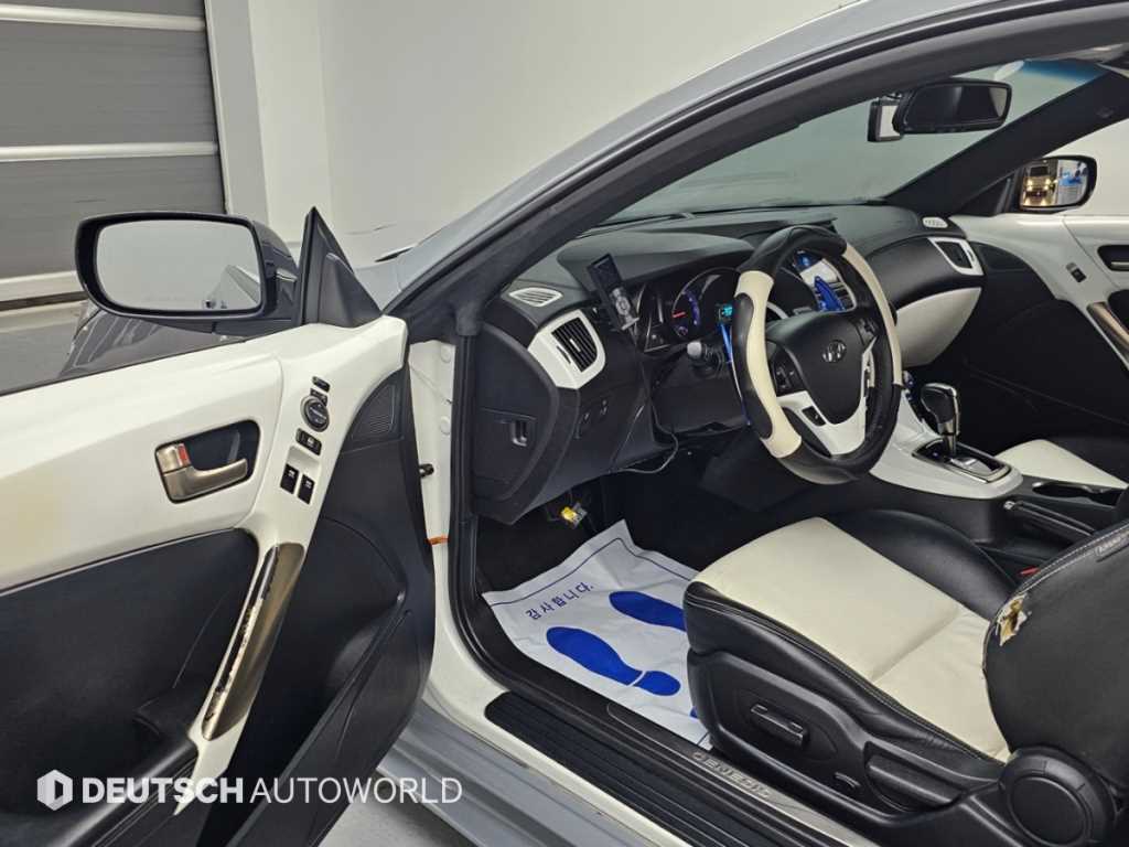 Hyundai Genesis — photo 11