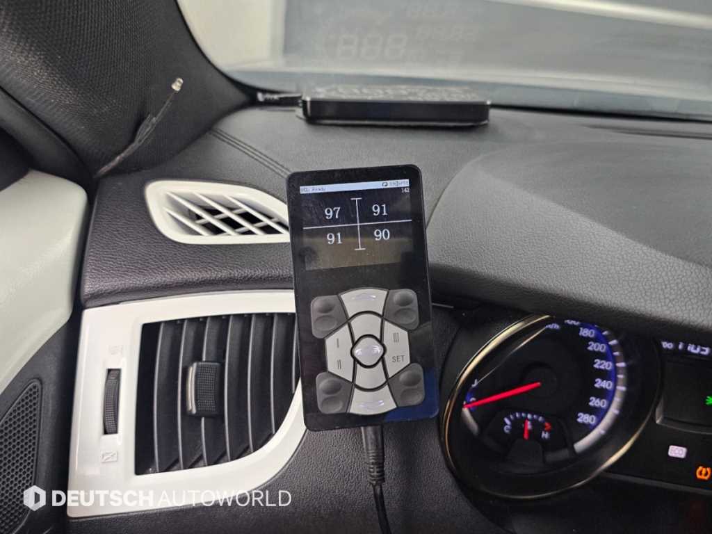 Hyundai Genesis — photo 16