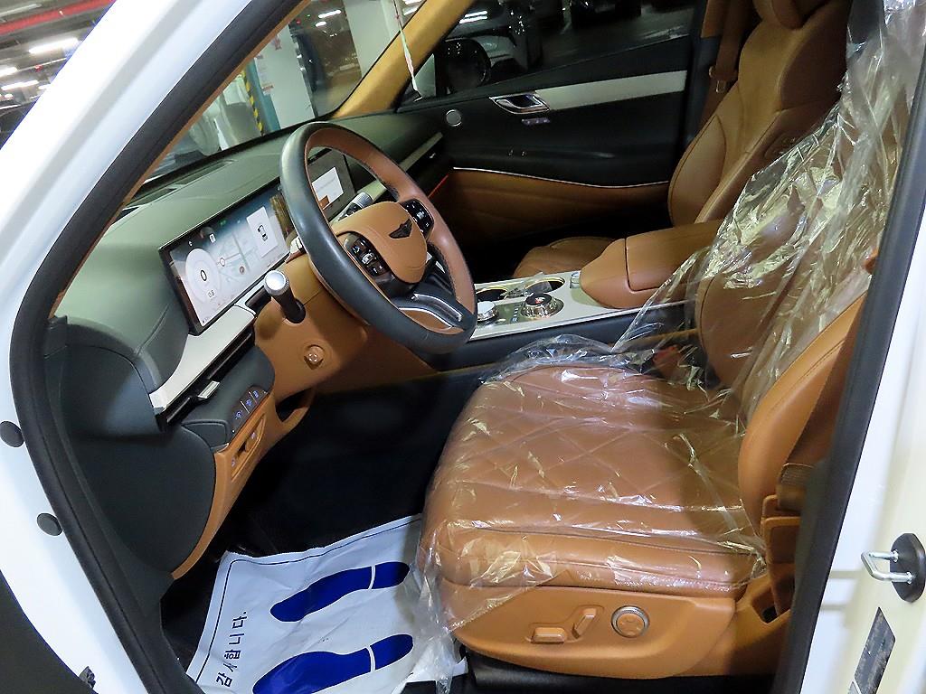 Genesis GV80 — photo 06