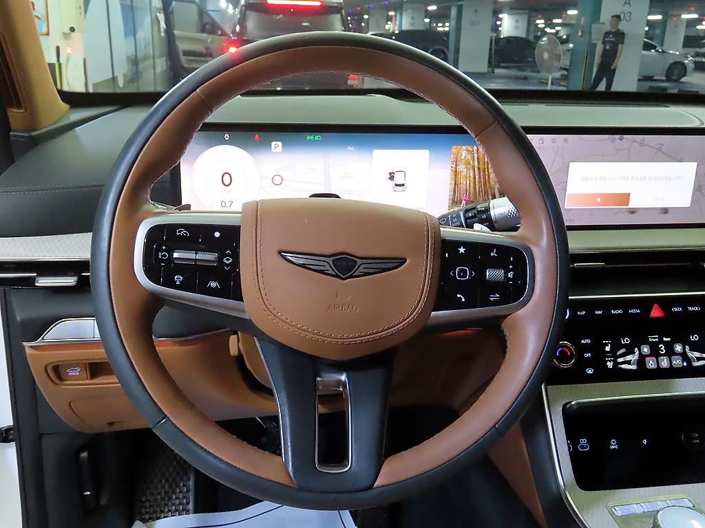 Genesis GV80 — photo 08