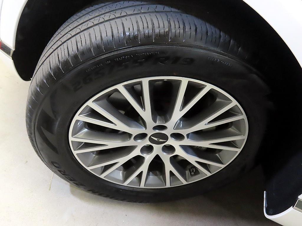 Genesis GV80 — photo 20