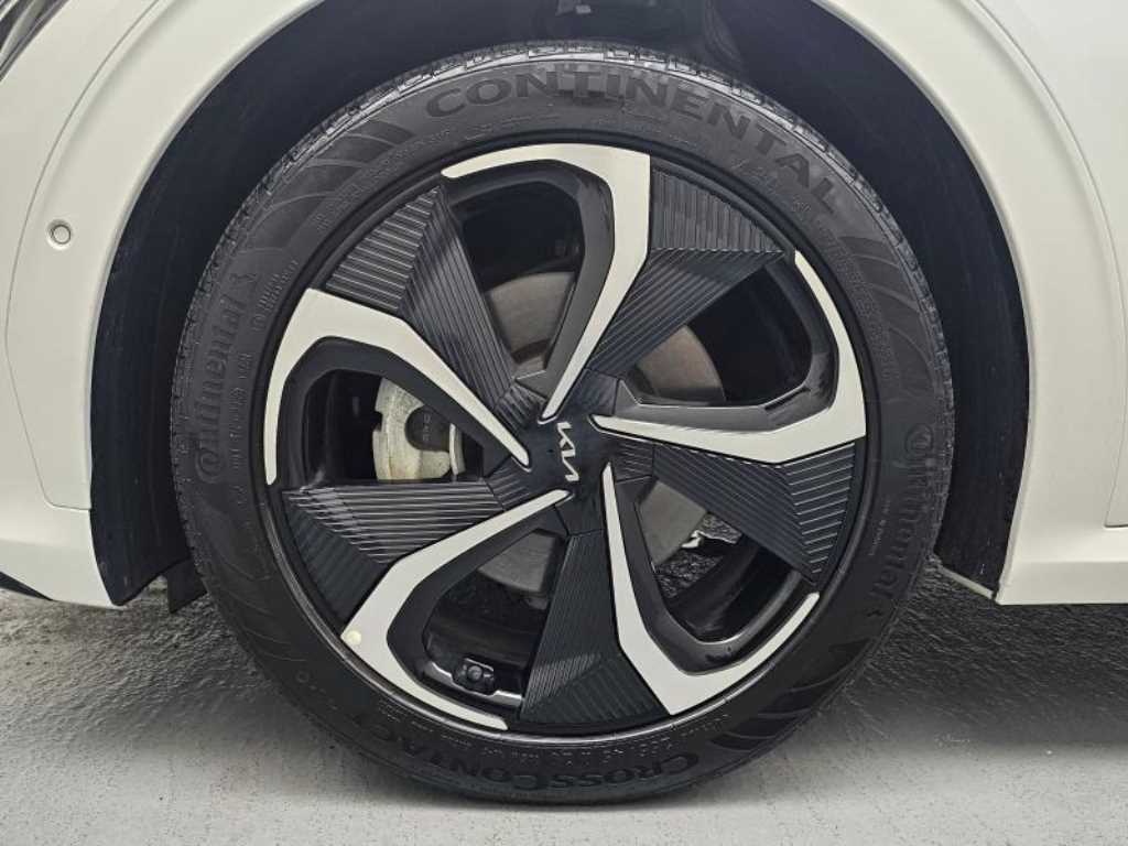 Kia EV6 — photo 05
