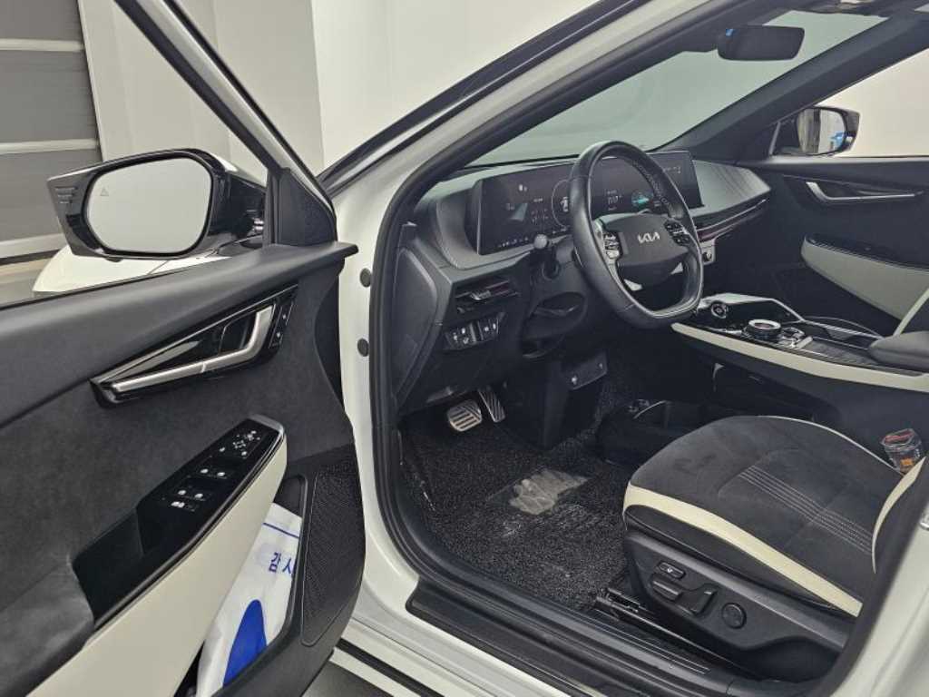 Kia EV6 — photo 11