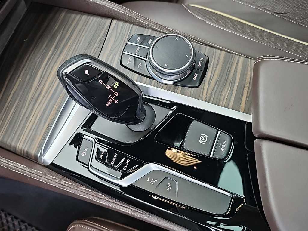 BMW 5-Series — photo 08