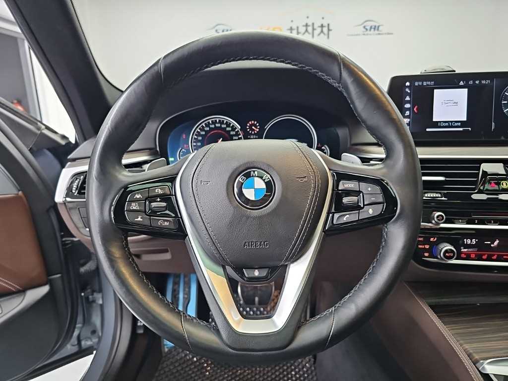 BMW 5-Series — photo 09