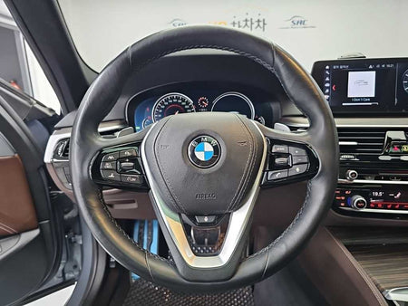 BMW 5-Series — photo 09