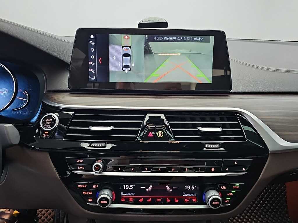 BMW 5-Series — photo 10