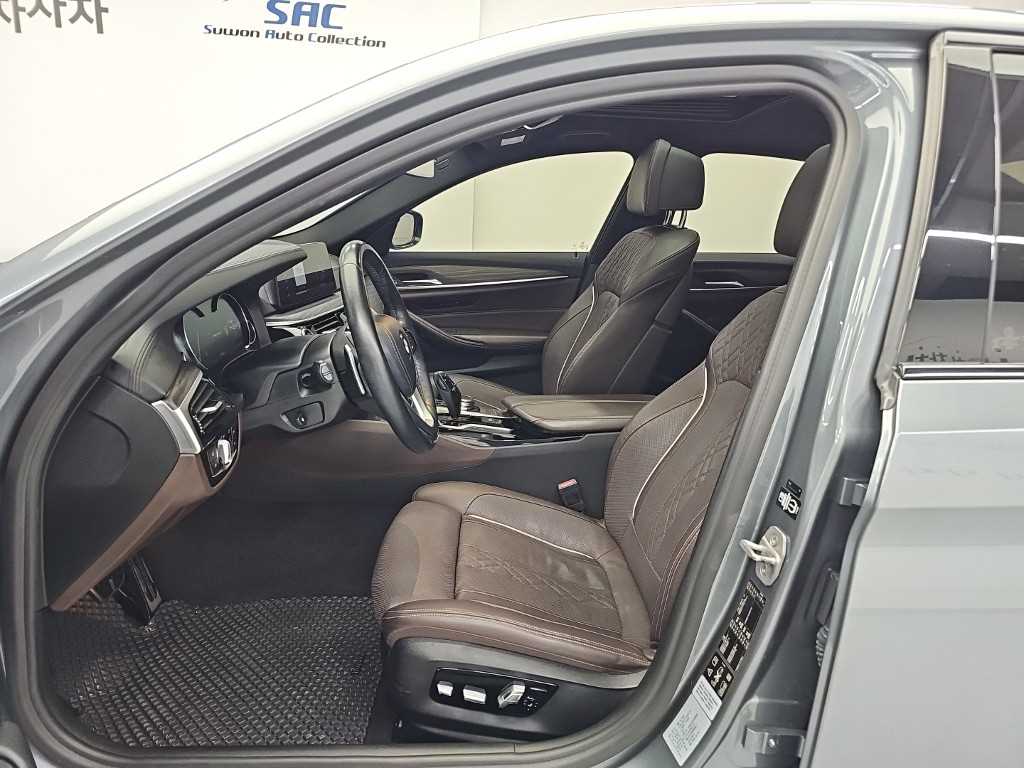 BMW 5-Series — photo 11
