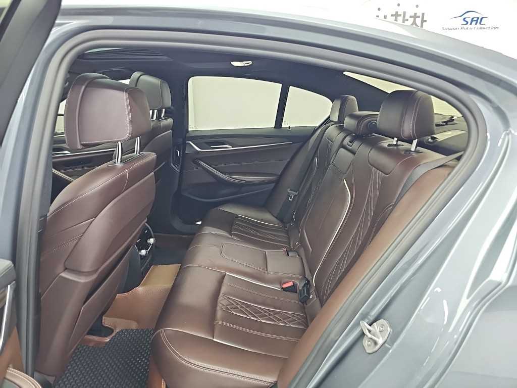 BMW 5-Series — photo 12