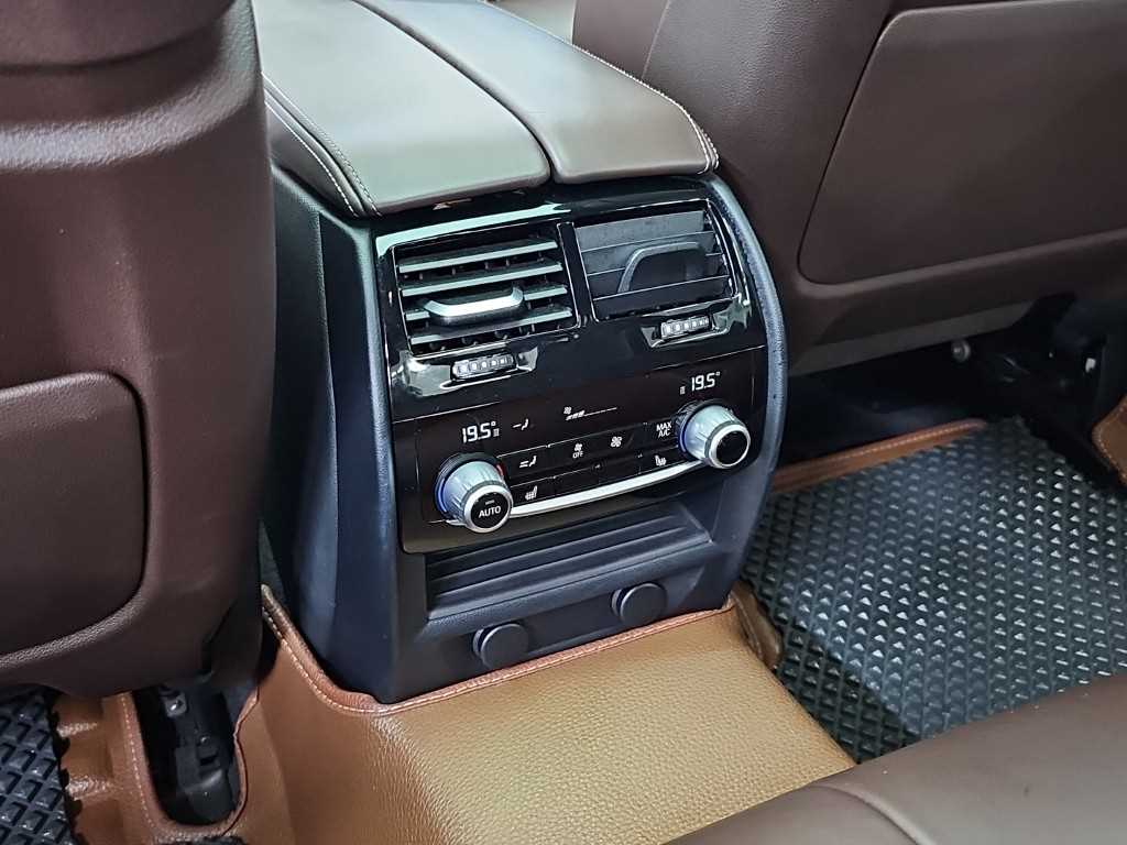 BMW 5-Series — photo 13