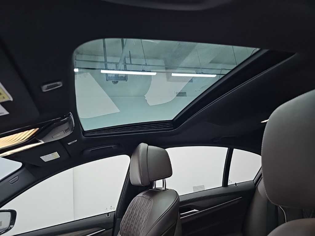 BMW 5-Series — photo 14