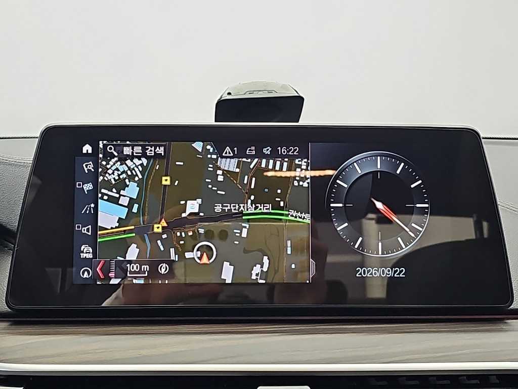BMW 5-Series — photo 15
