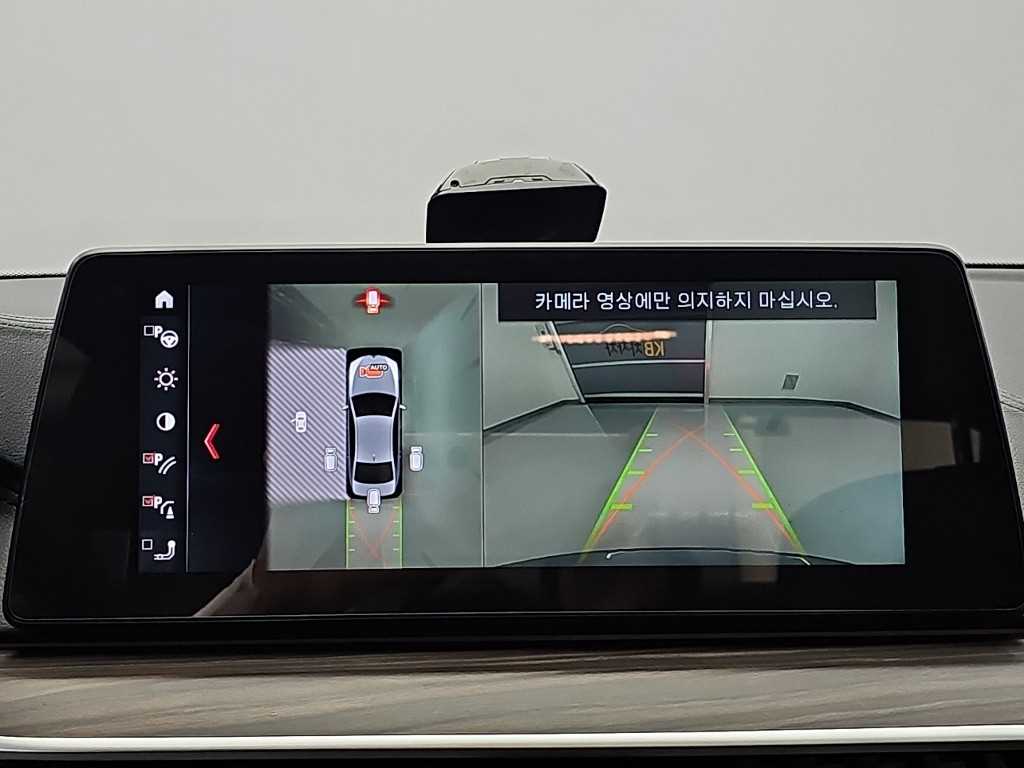 BMW 5-Series — photo 16