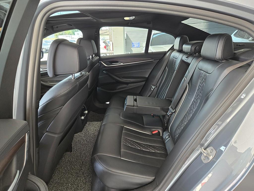 BMW 5-Series — photo 06