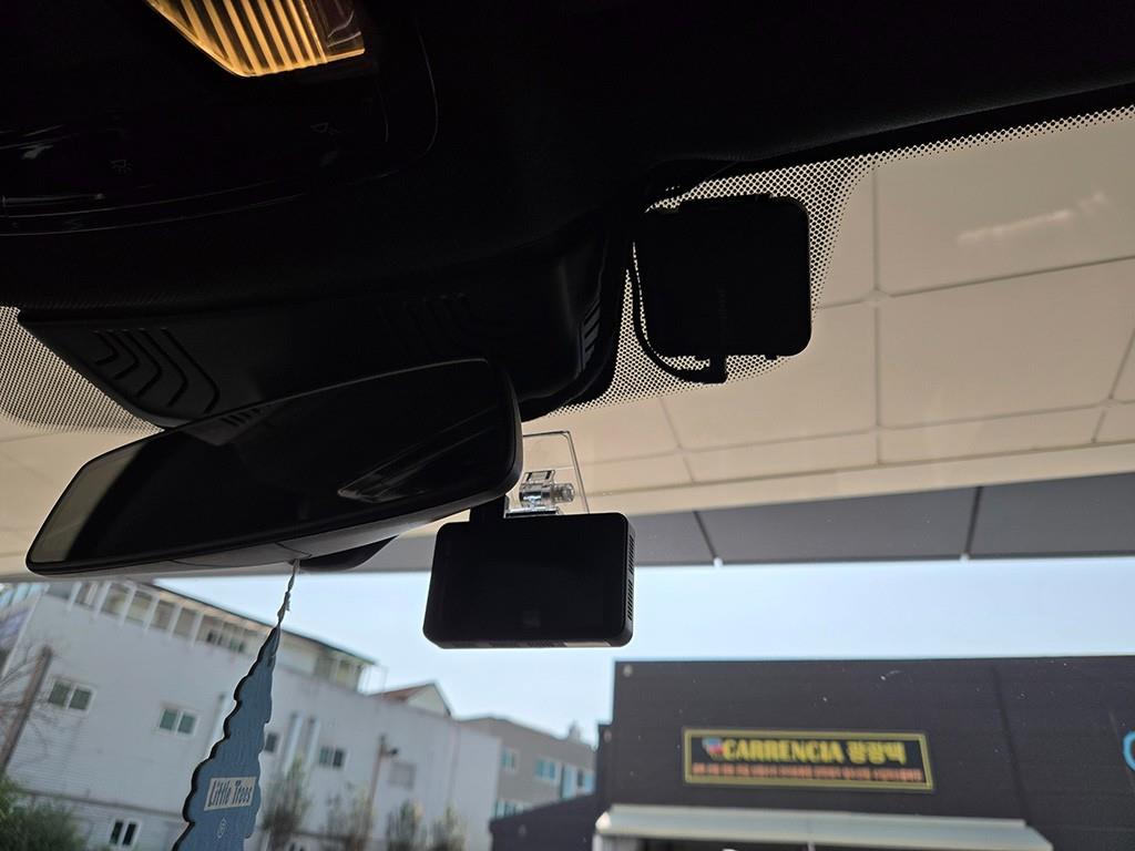 BMW 5-Series — photo 13