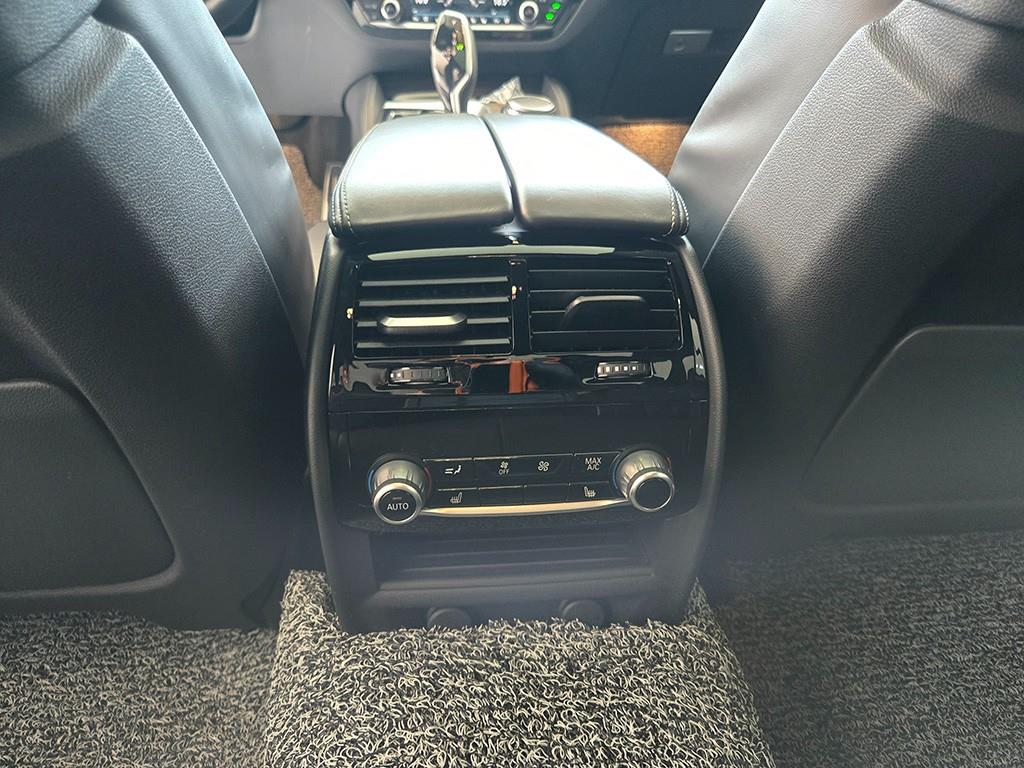 BMW 5-Series — photo 16