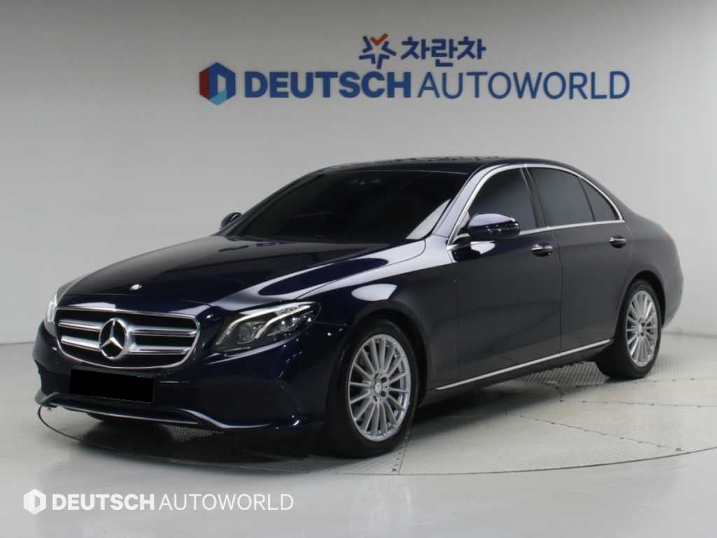 Mercedes-Benz E-Class — photo 02