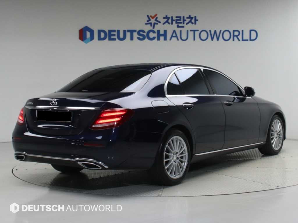 Mercedes-Benz E-Class — photo 03
