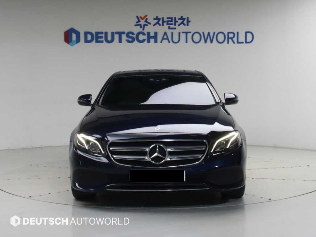 Mercedes-Benz E-Class — photo 04