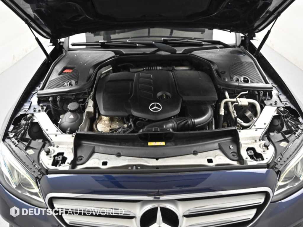 Mercedes-Benz E-Class — photo 07