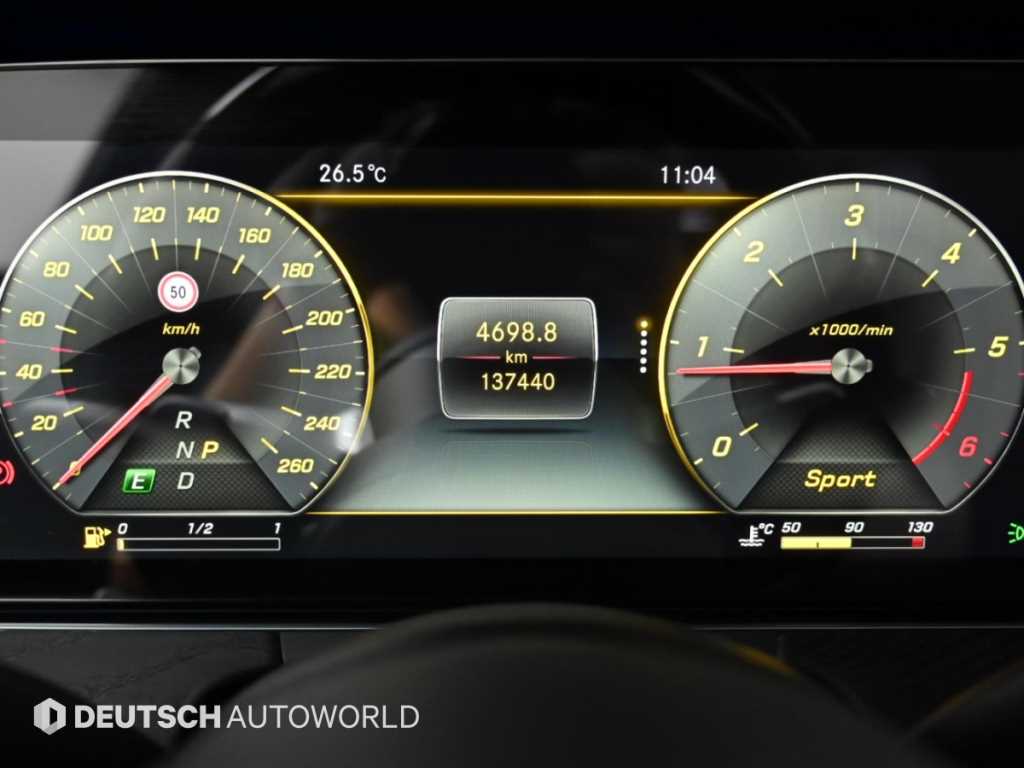 Mercedes-Benz E-Class — photo 08