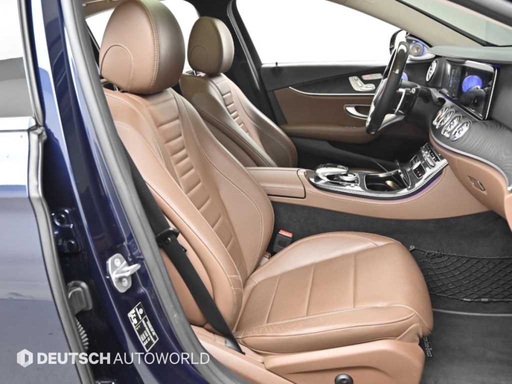 Mercedes-Benz E-Class — photo 10