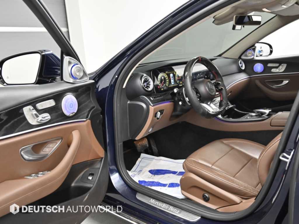 Mercedes-Benz E-Class — photo 11