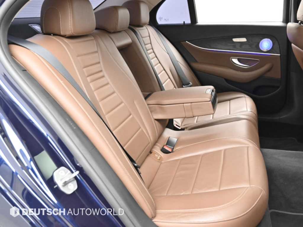 Mercedes-Benz E-Class — photo 12