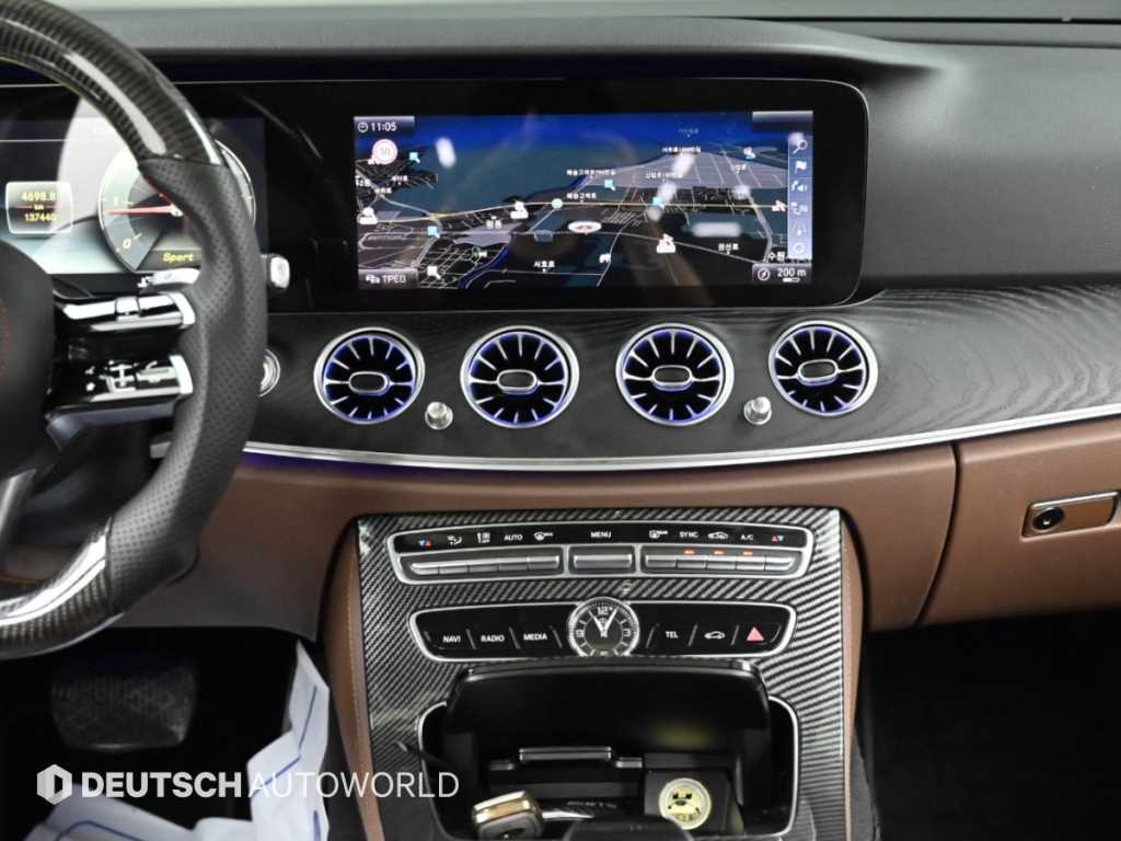 Mercedes-Benz E-Class — photo 14